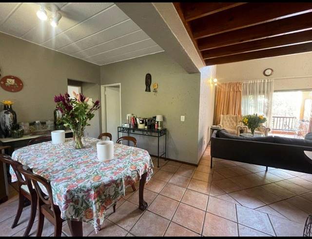 2 BEDROOM APARTMENT FOR SALE IN PINESLOPES